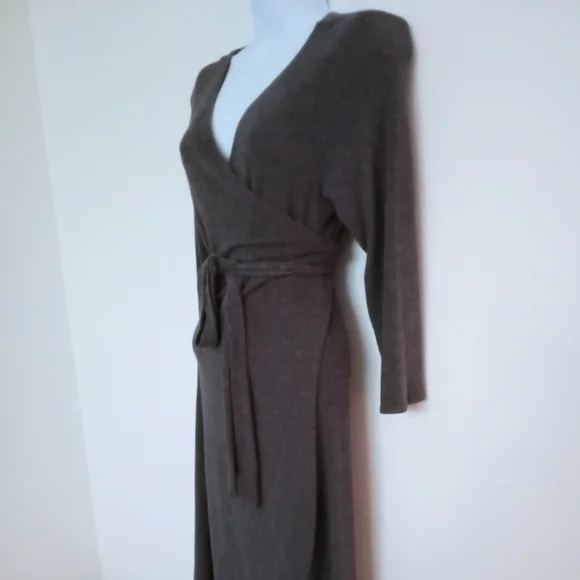 NWTπ FREE GIFT IS INCLUDED π Wrap Dress V- Neck, High Split, Midi - Picture 7 of 13